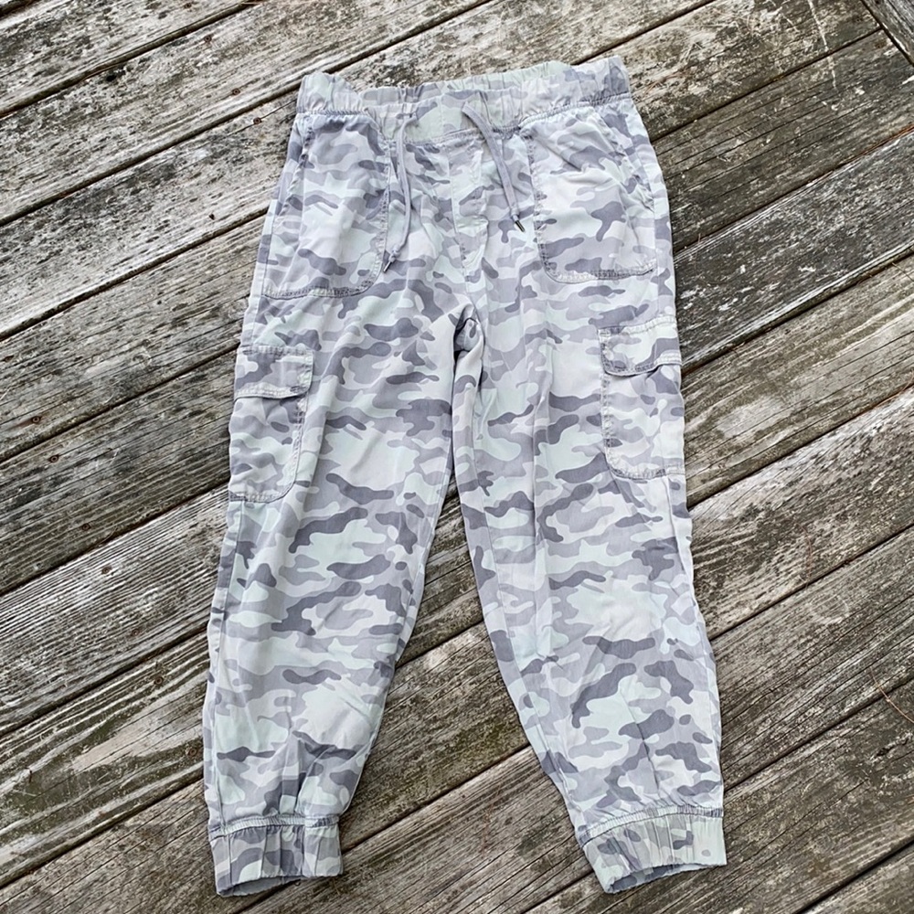 American Eagle XL Camo Cargo Joggers